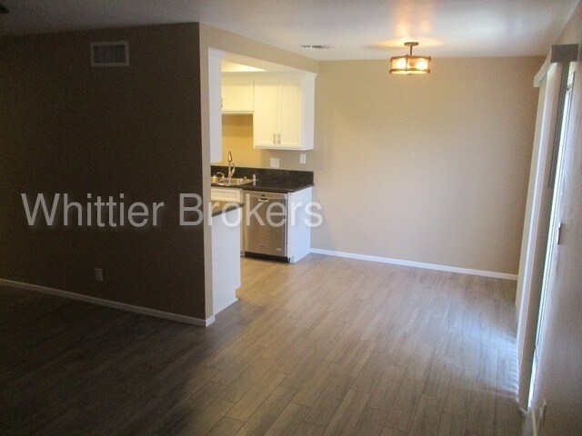 Building Photo - 1433 Forest Glen Dr