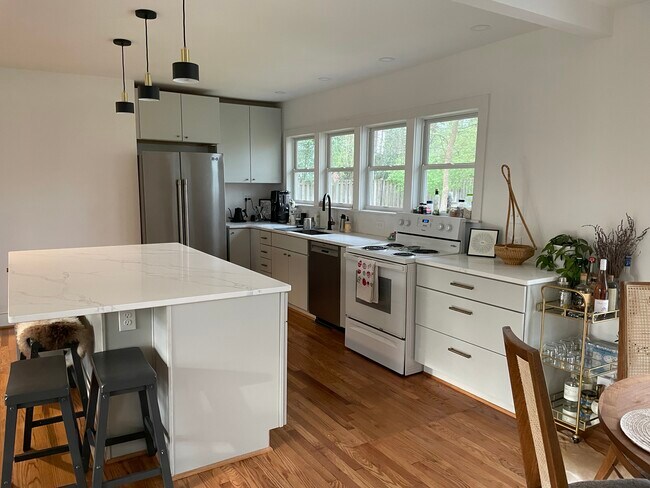 Foto del edificio - 809 Woodland Ave