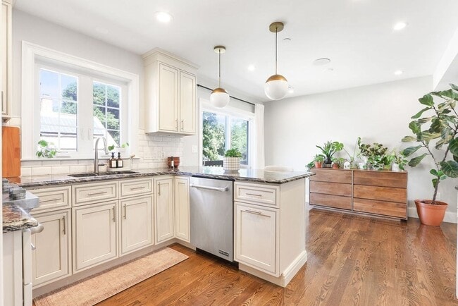 Building Photo - 60 Cleverly Ct