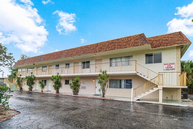Foto del edificio - 701 NE 7th Ave