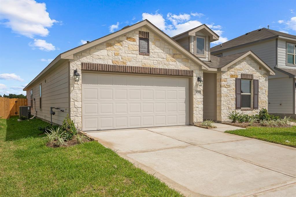 Primary Photo - 4214 Tulip Oak Dr
