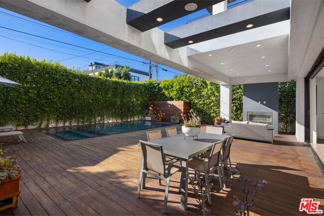 Building Photo - 607 N Curson Ave