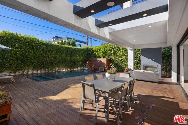Foto del edificio - 607 N Curson Ave