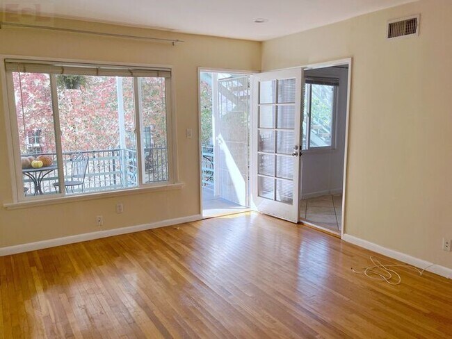 Building Photo - 1287 S Cochran Ave
