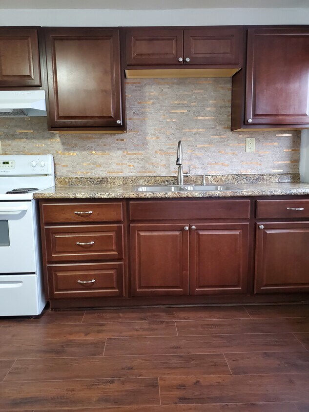 Primary Photo - 239 W 21st St