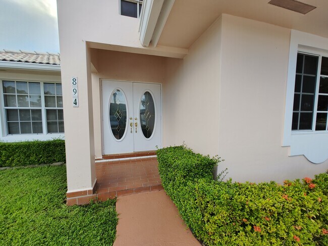 Foto del edificio - 894 NW 134th Pl