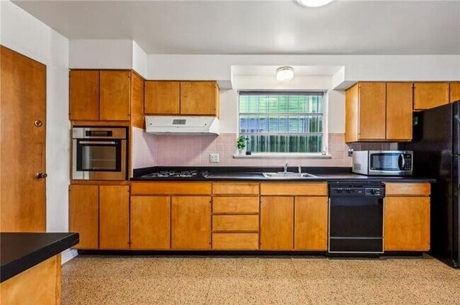 Foto del edificio - 2655 Hyman Pl