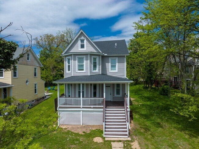 Foto del edificio - Spacious 6-Bedroom Home – Perfect for Large Families or Groups!