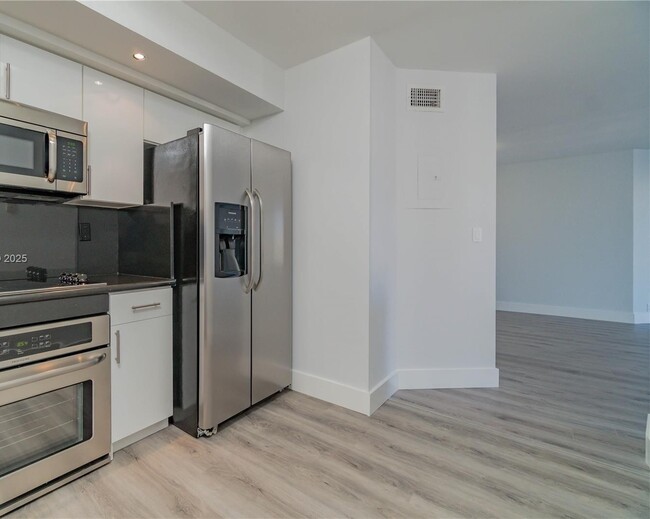 Foto del edificio - 3530 Mystic Pointe Dr
