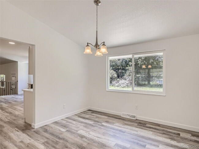 Foto del edificio - Beautifully Updated Home in the Columbine ...
