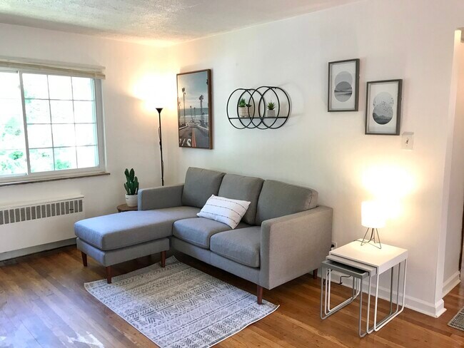Foto del edificio - 3512 Hazelwood Avenue, Unit 4