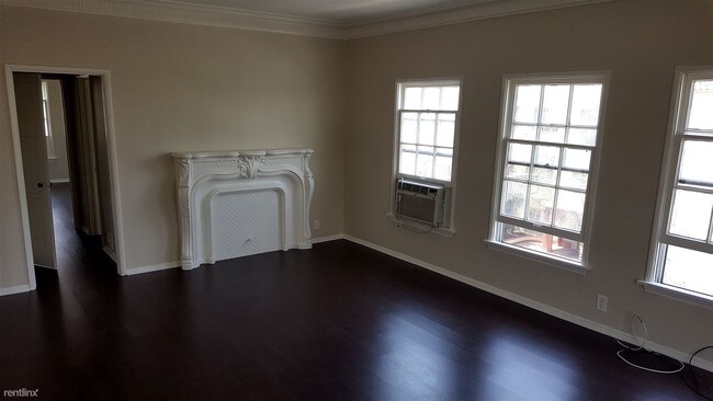 Building Photo - 430 N Ardmore Ave