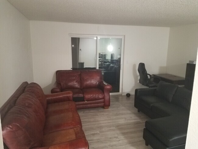 Living room - 4501 Grandview Dr W