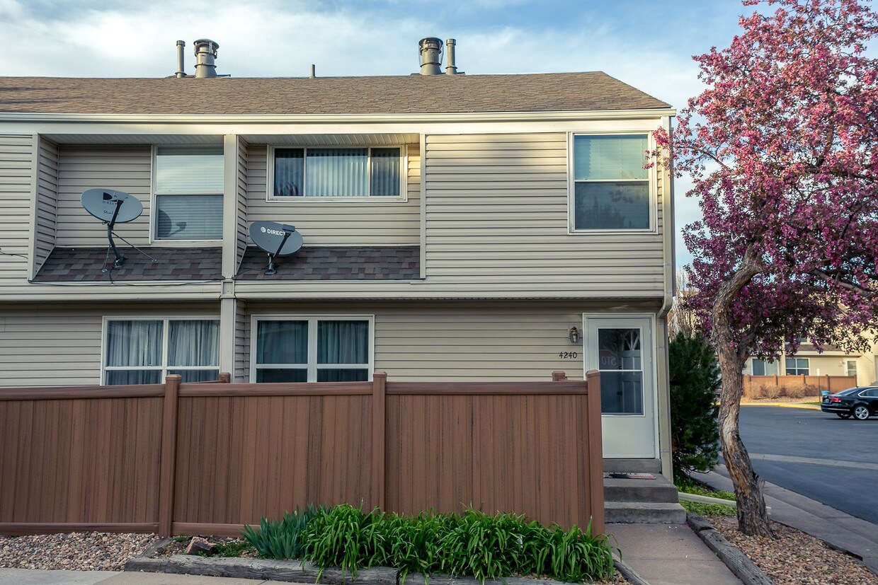 Primary Photo - 4240 E Maplewood Way