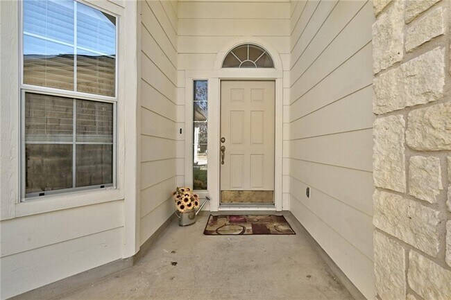 Foto del edificio - 317 McCoy Ln