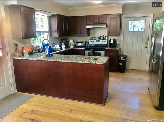 Foto del edificio - 1414 Caplewood Dr