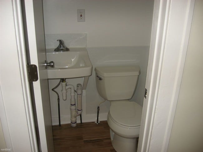 Building Photo - 1126 Rathbone St SW