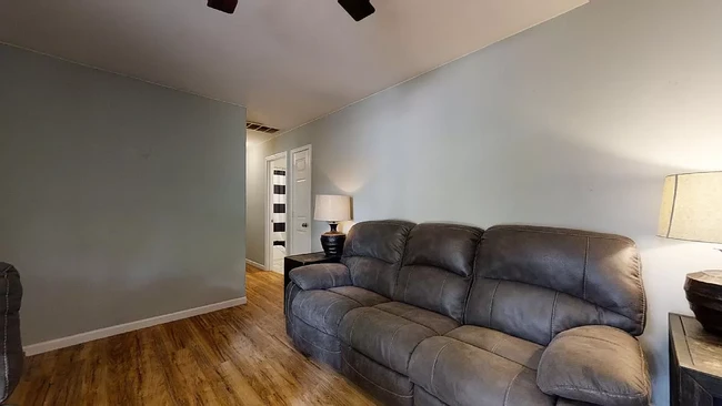 Building Photo - 2103 E Country Squire Dr
