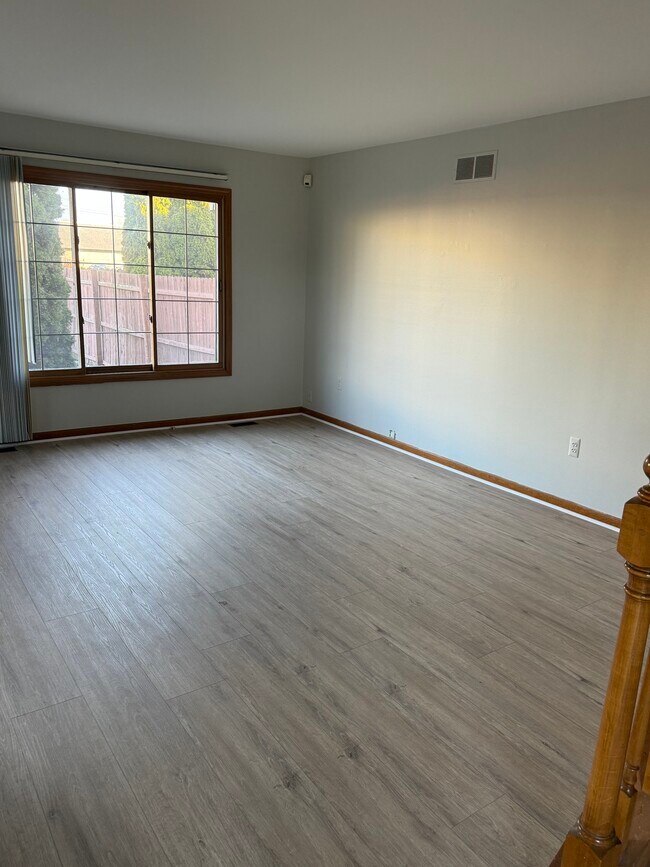 Foto del edificio - 16891 Penrod Dr