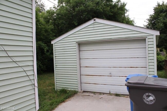 Building Photo - 3 br, 1 bath House - 26961 Andover St
