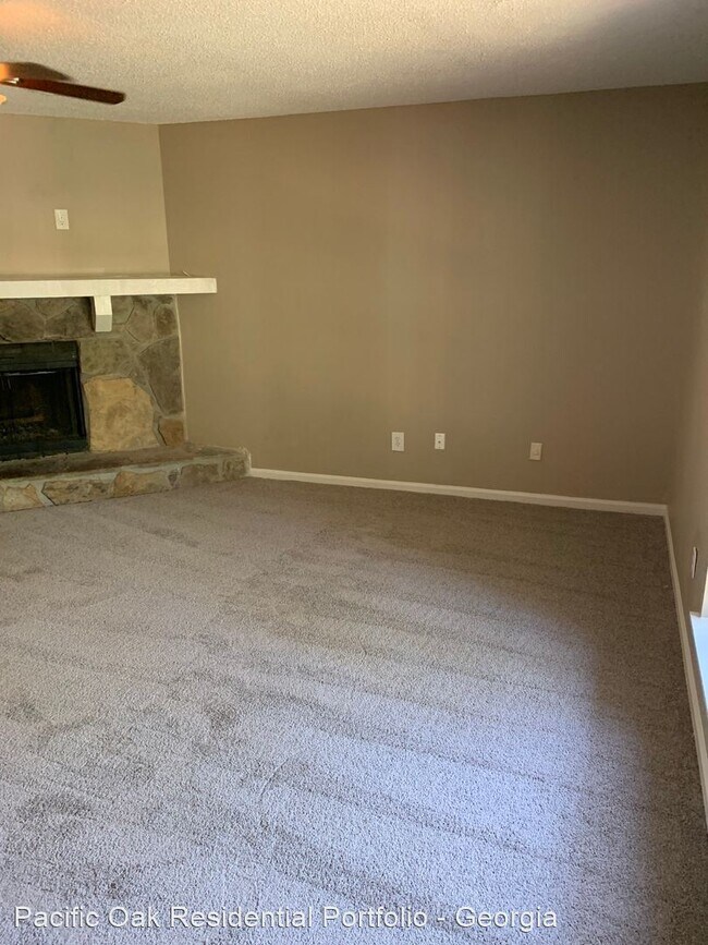 Building Photo - 3 br, 2 bath House - 924 Lake Drive Ter