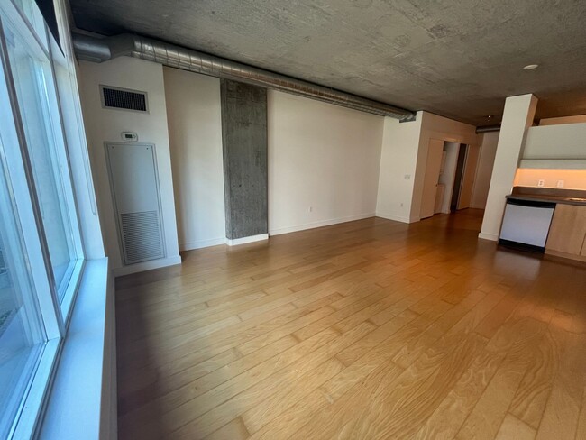 Building Photo - THE CIVIC IN GOOSE HOLLOW STUDIO BEDROOM CONDO!