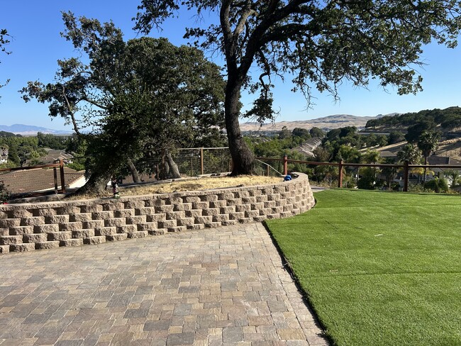 Building Photo - 876 Bridle Ridge Dr