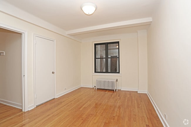 Interior Photo - 192 E 75th St