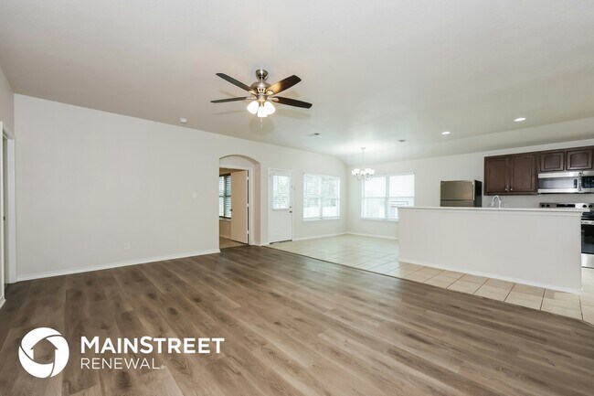 Building Photo - 1037 E Powell Ave