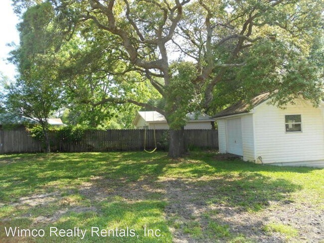 Building Photo - 4 br, 3 bath House - 17 Neptune Dr