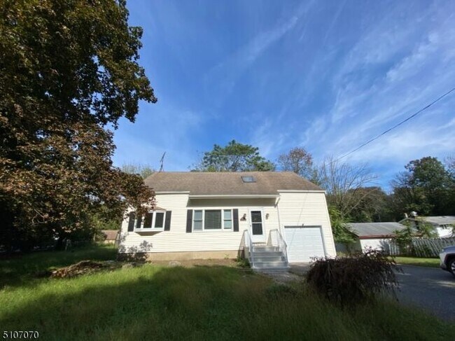 Building Photo - 127 Decker Pond Rd
