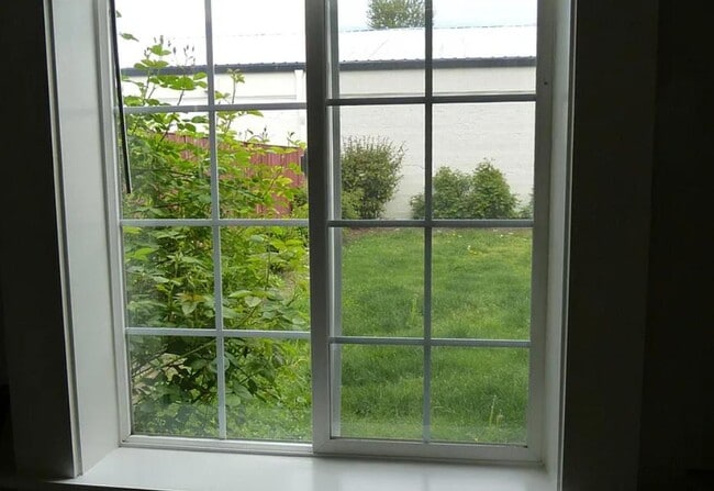 Photo - 122 SE Harlow Ave Apartment