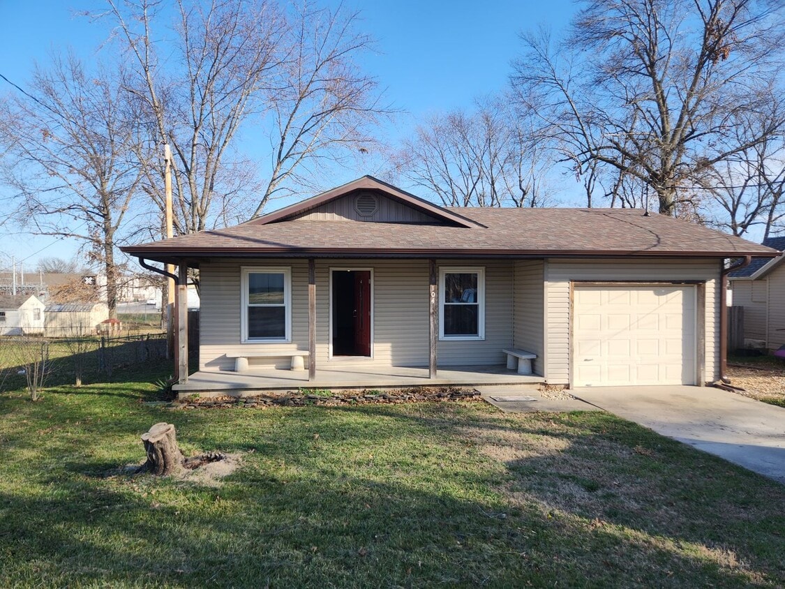 104 S Delaware St, Nixa, MO 65714 House Rental in Nixa, MO