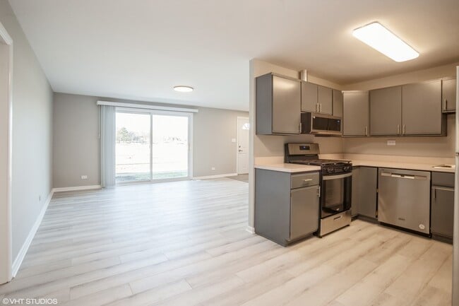 Building Photo - 32 N Salem Dr