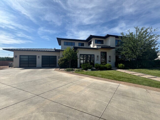 Foto del edificio - Custom Home in LITTLE VALLEY with Hair Studio