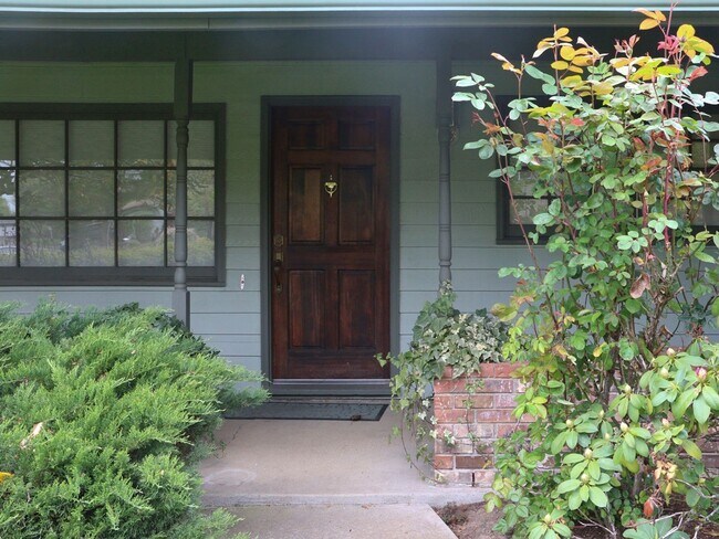 Foto del edificio - Roomy 3 Bedroom in a Great NW Neighborhood!