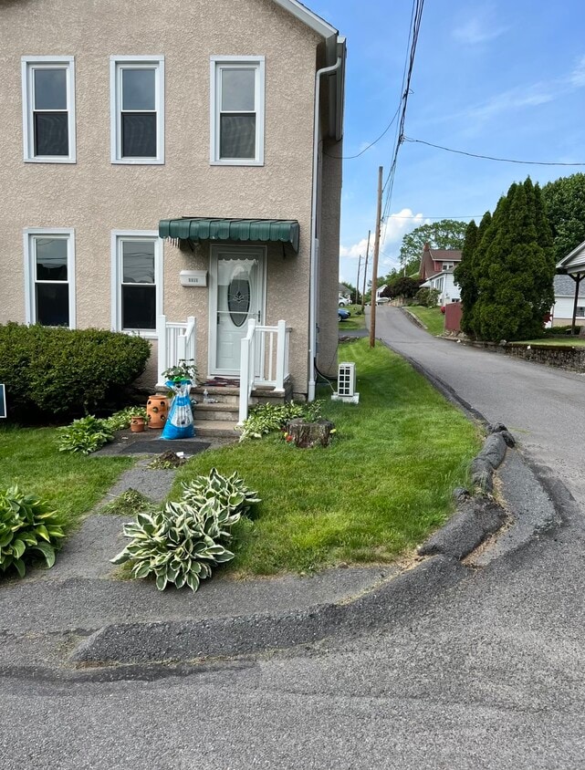 Primary Photo - 1111 McAlpine St