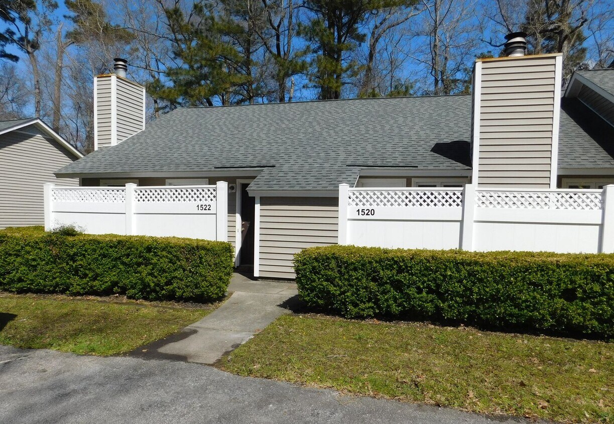Foto principal - 1522 College Way