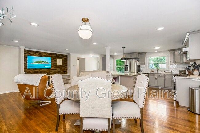 Foto del edificio - 4921 W 77th St