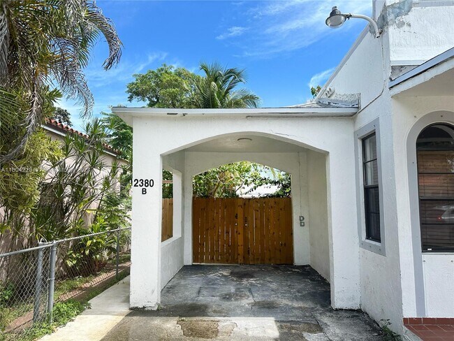 Foto del edificio - 2380 SW 11th St
