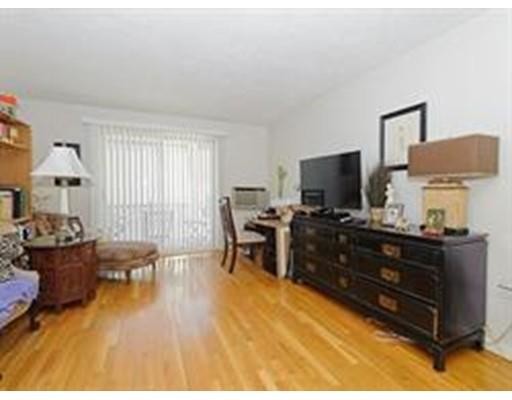 Foto del edificio - 74 Springvale Ave