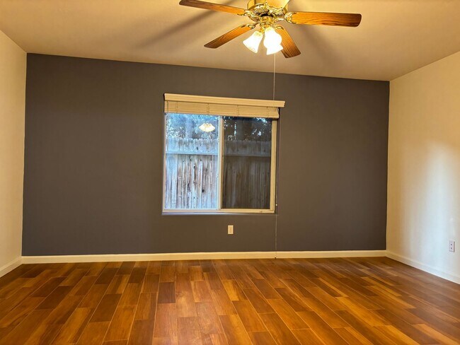 Foto del edificio - 3625 Bernard St