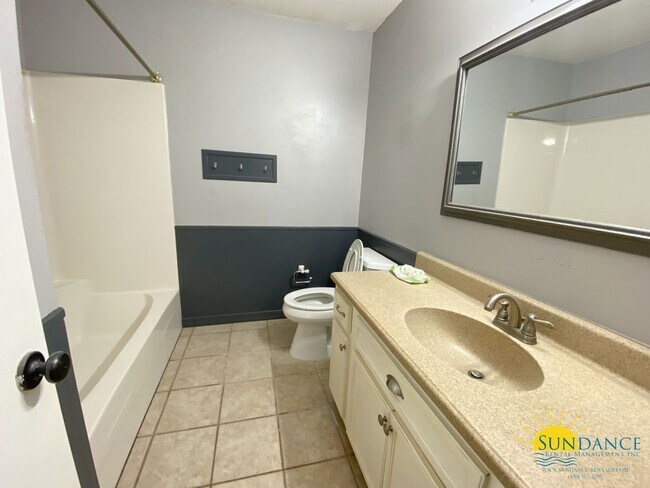 Building Photo - Nice 3 Bedroom Home in Crestview!