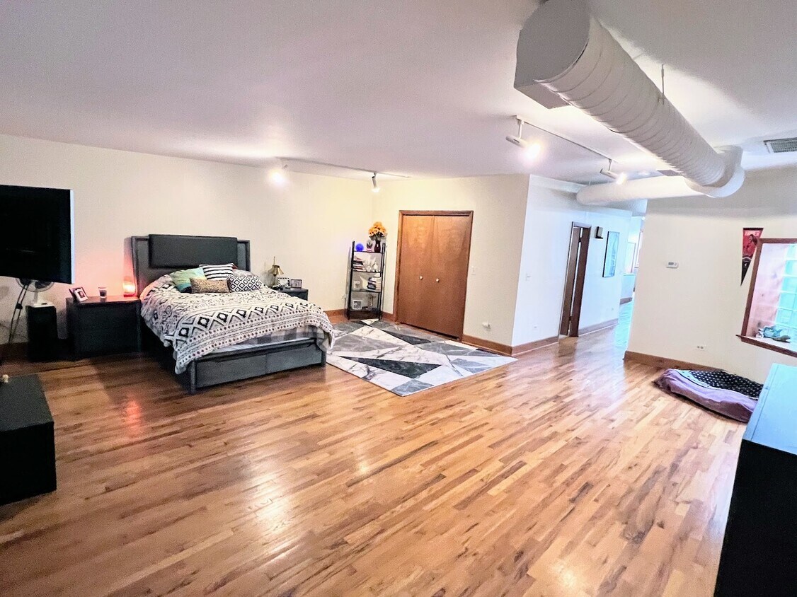 Foto principal - 1465 W Chicago Ave