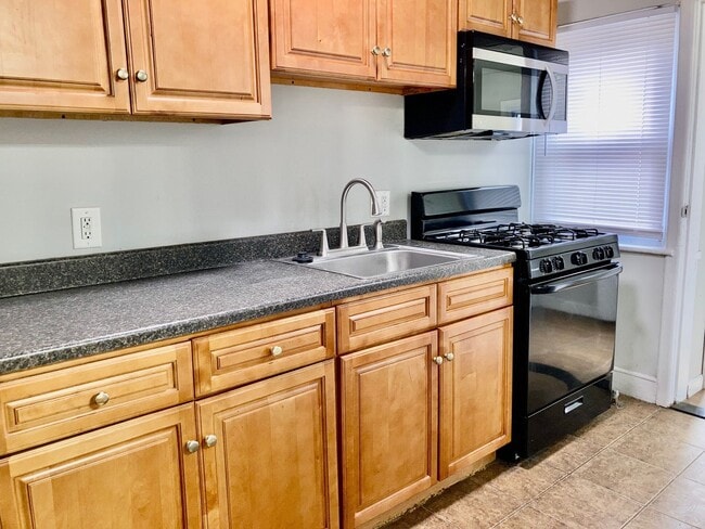 Building Photo - Darling 3bd/1bth Wynnefield Home w/ Garage
