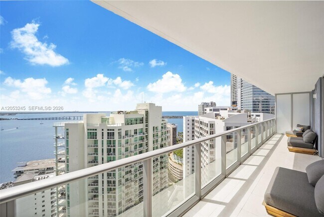 Foto del edificio - 1300 Brickell Bay Dr