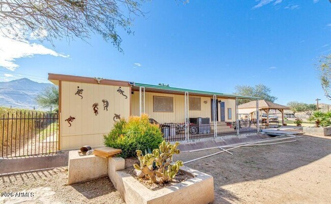 Foto del edificio - 3232 Carver Rd