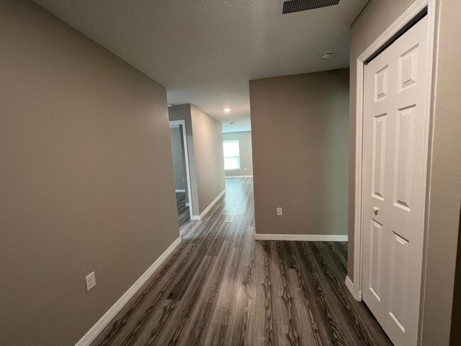 Building Photo - INCREDIBLE 3 Bedroom, 2 Bathroom Home in M...