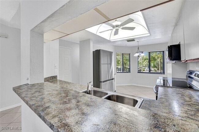 Building Photo - 4987 Pepper Cir
