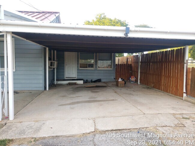 Foto del edificio - 705 SW Magnolia Ave